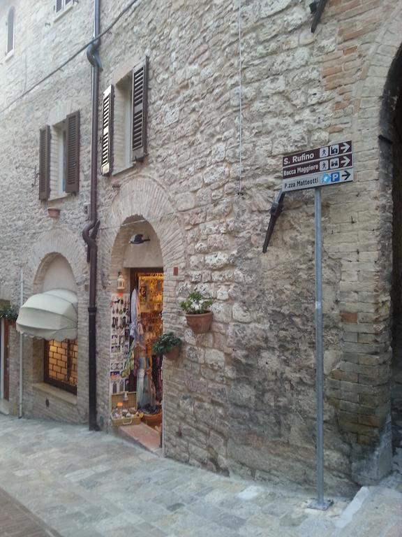 Апартаменты Il Cortile Di San Rufino Ассизи Номер фото