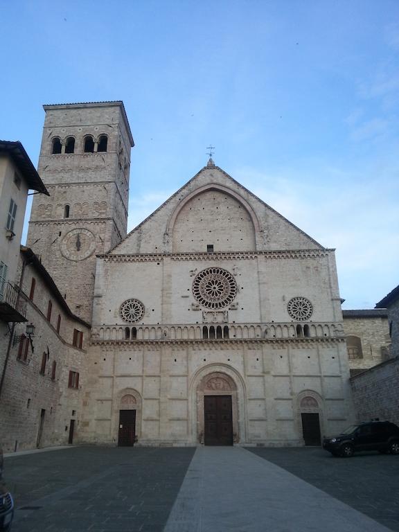 Апартаменты Il Cortile Di San Rufino Ассизи Номер фото
